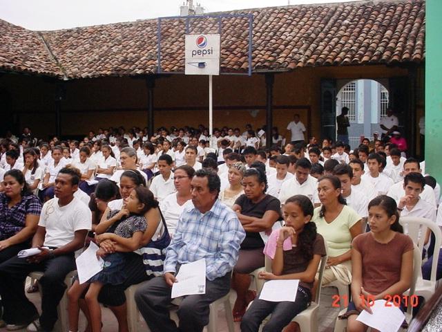 Padres de Ana Salvadora y estudiantes unidos en el dolor